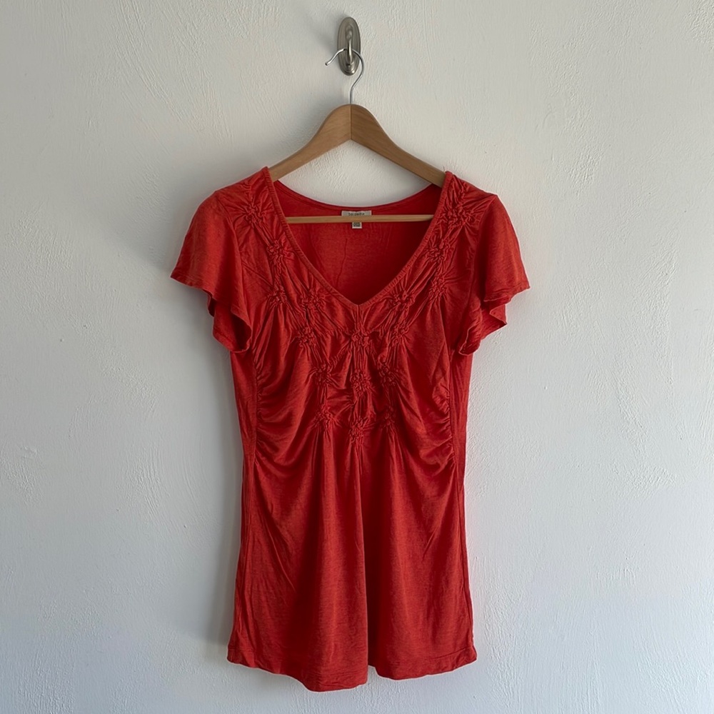 Bordeaux short sleeve top in warm orange heather, size small.